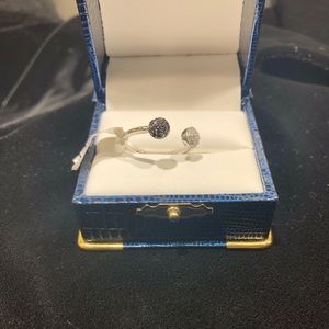 10K White Gold Ring Size 7.5 White & Black Diamond